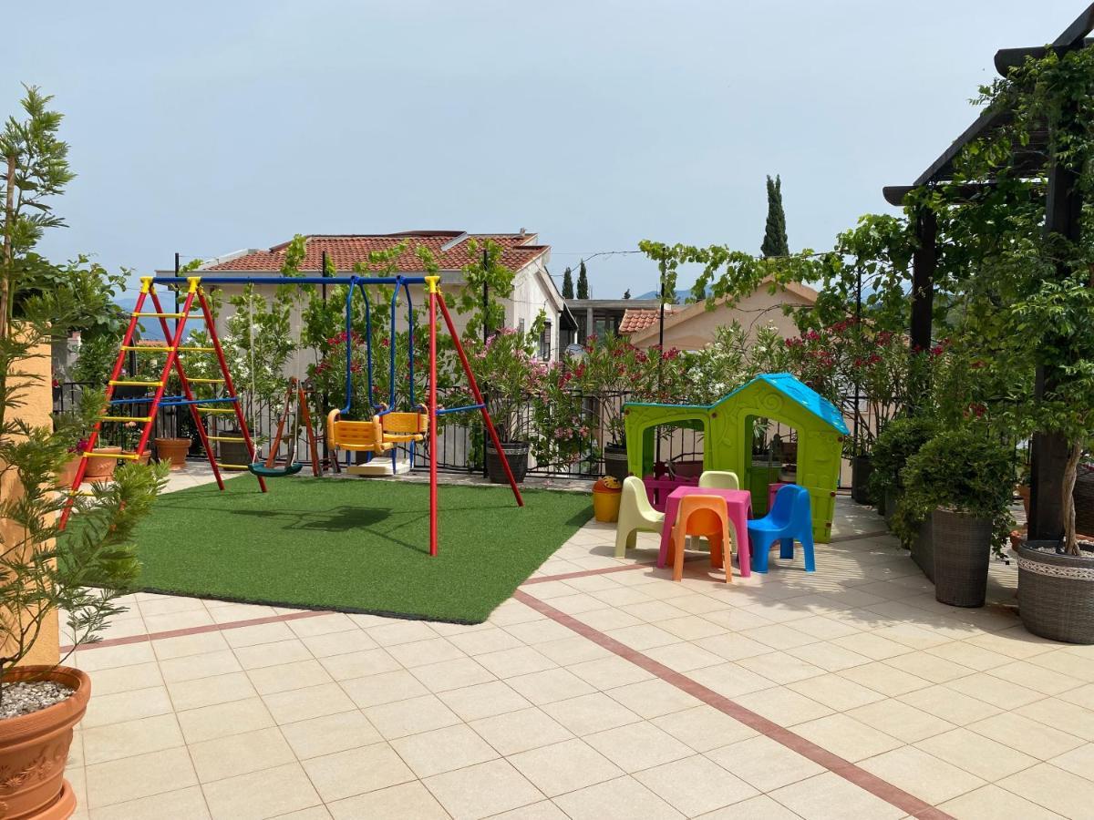 Apartments Villa Viktoria Tivat Exterior foto